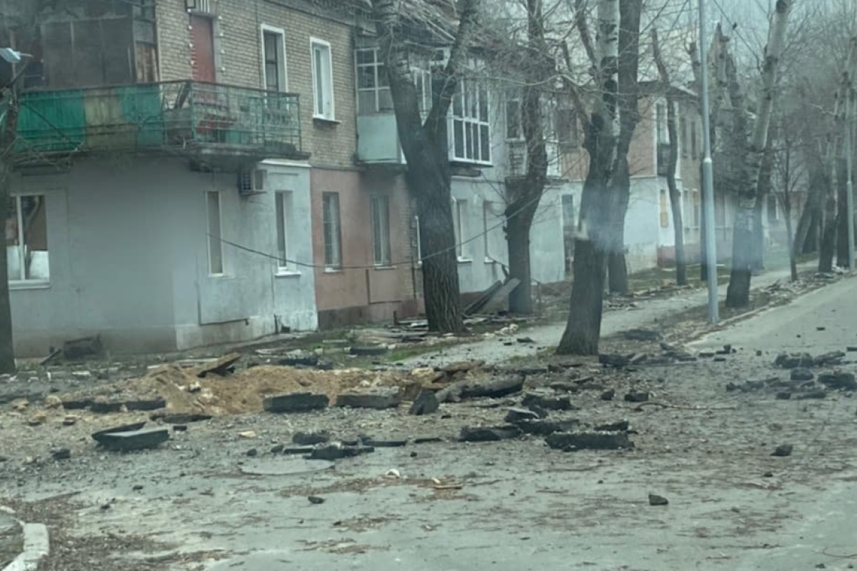 Россияне обстреляли старую часть Северодонецка, горят многоэтажки Россияне обстреляли старую часть Северодонецка, горят многоэтажки