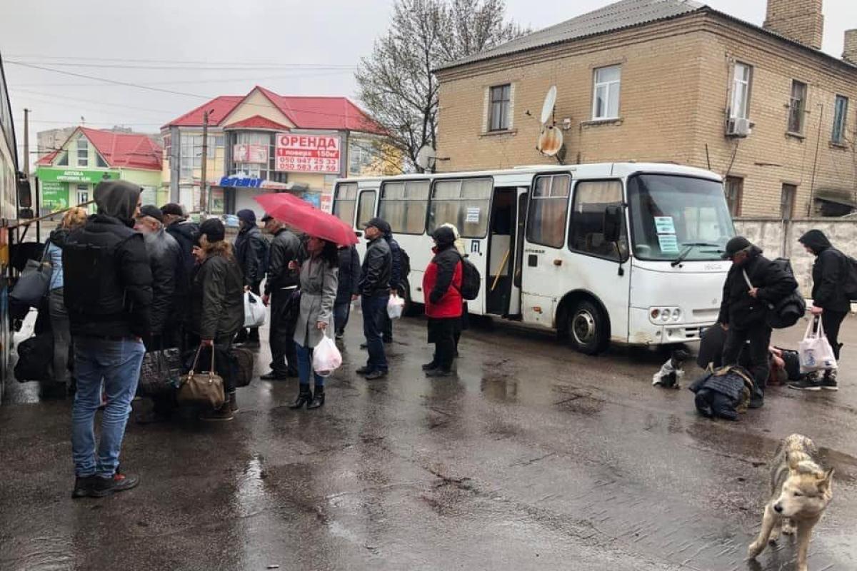 Из Луганской области эвакуировали еще более 100 человек, - Гайдай Из Луганской области эвакуировали еще более 100 человек, - Гайдай