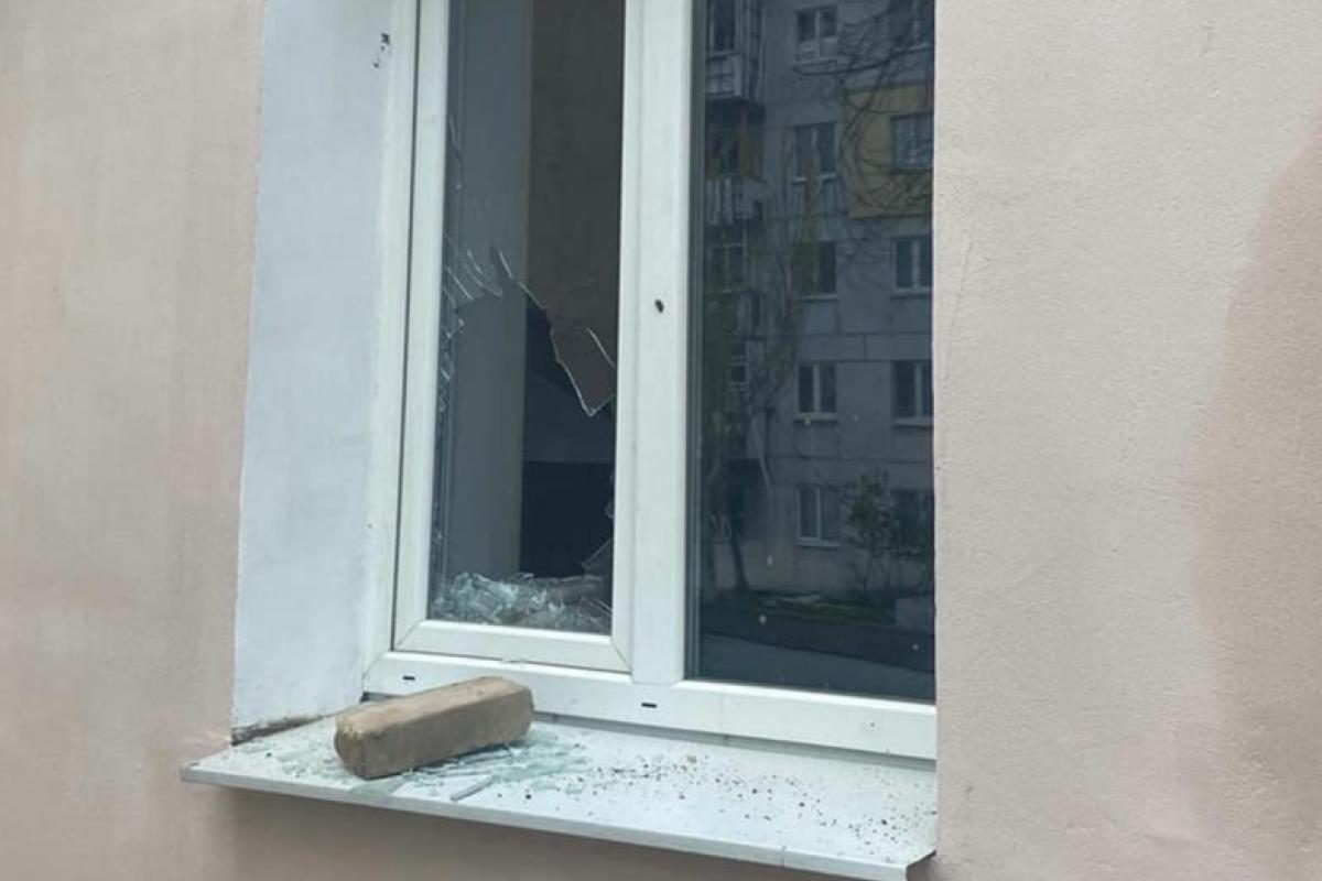 В Северодонецке нервный мужчина устроил погром в волонтерском центре