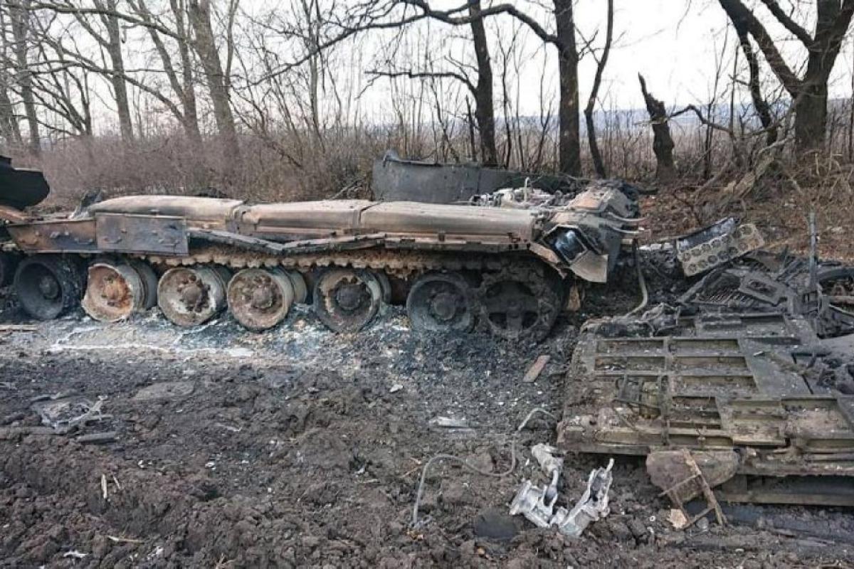 У селі під Харковом виявили "братську" могилу російських окупантів (фото 18+) У селі під Харковом виявили "братську" могилу російських окупантів (фото 18+)