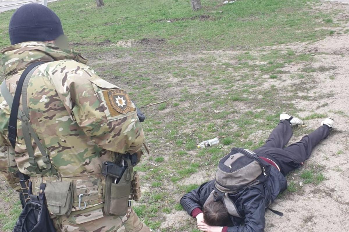 У Сєвєродонецьку зловили мародера, який вкрав телевізор із зруйнованої обстрілами будівлі
