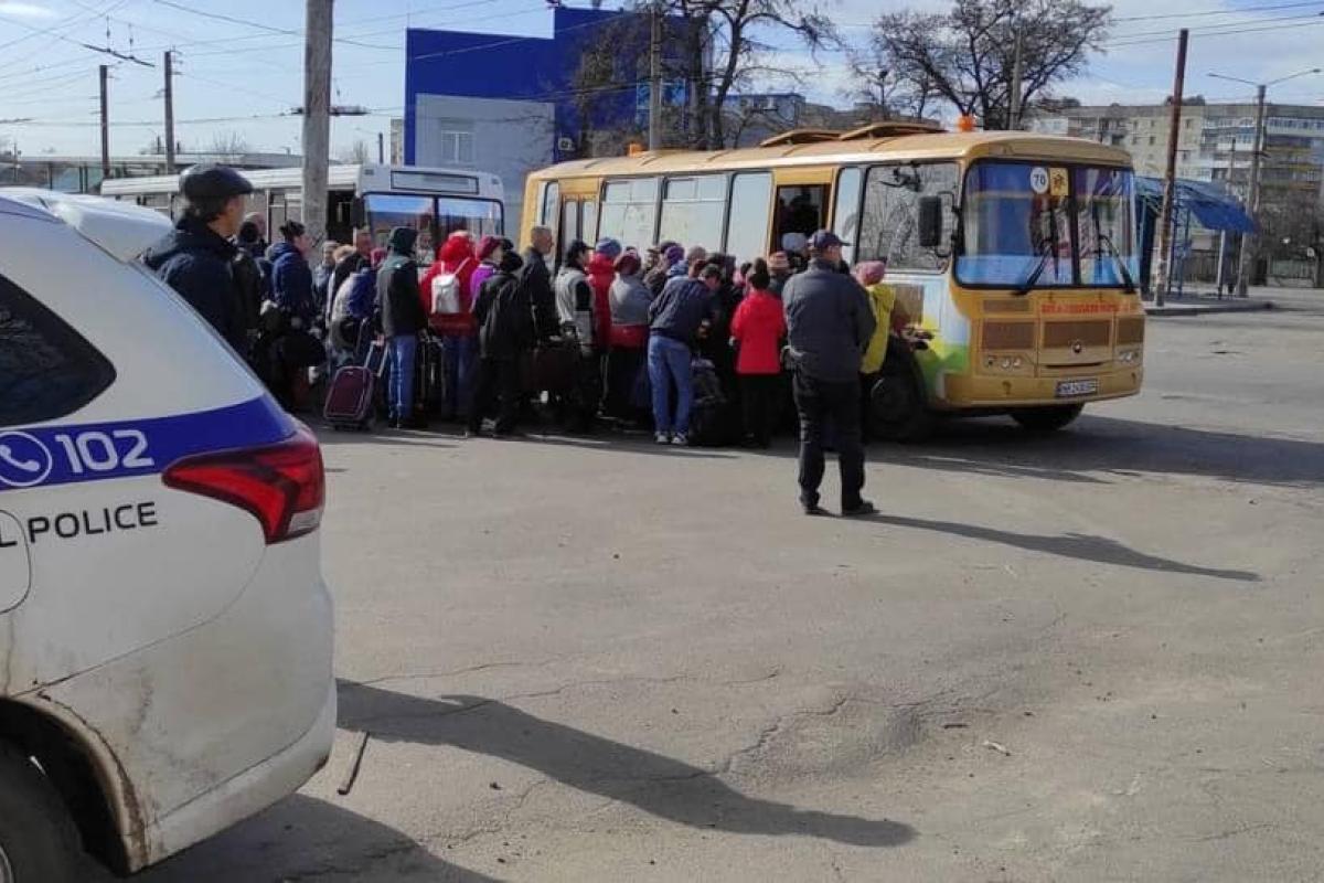 З Луганської області вдалося евакуювати ще понад 1500 людей З Луганської області вдалося евакуювати ще понад 1500 людей