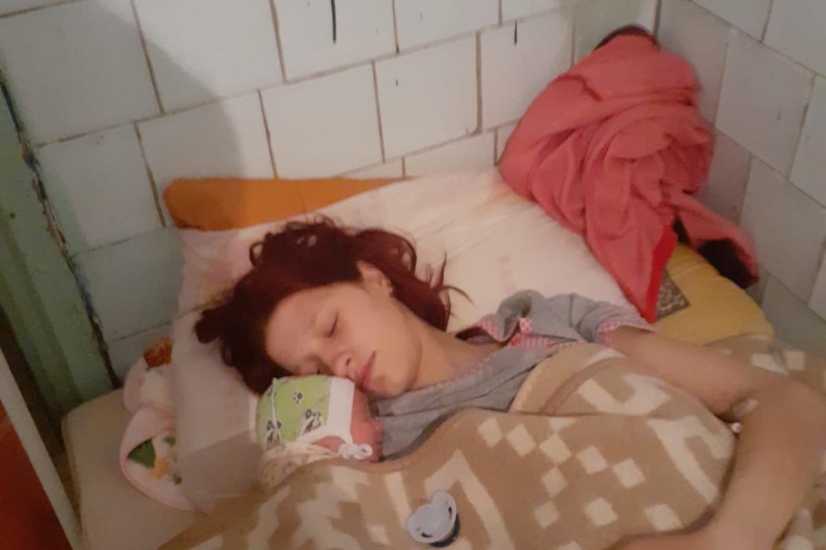 Схватки начались во время минометного обстрела: медики Лисичанска успешно приняли роды у 17-летней девушки из Горского