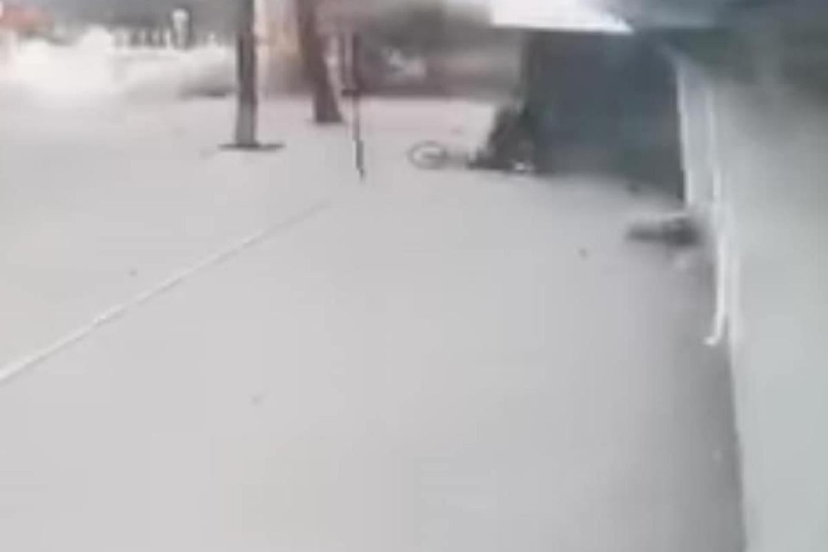 У Сєвєродонецьку росіяни обстріляли центр надання гуманітарної допомоги: постраждали люди, які стояли в черзі