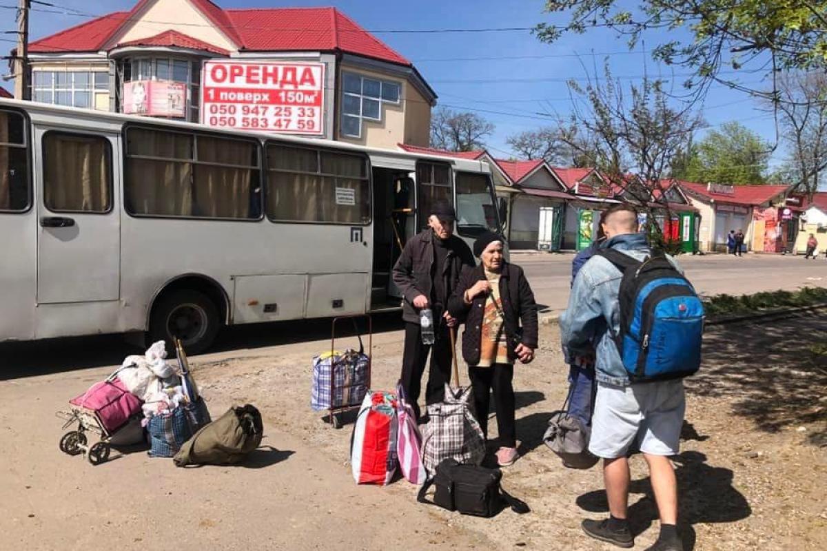 "Виїжджати - відмовляються": із Луганщини сьогодні вдалося евакуювати лише 40 людей "Виїжджати - відмовляються": із Луганщини сьогодні вдалося евакуювати лише 40 людей