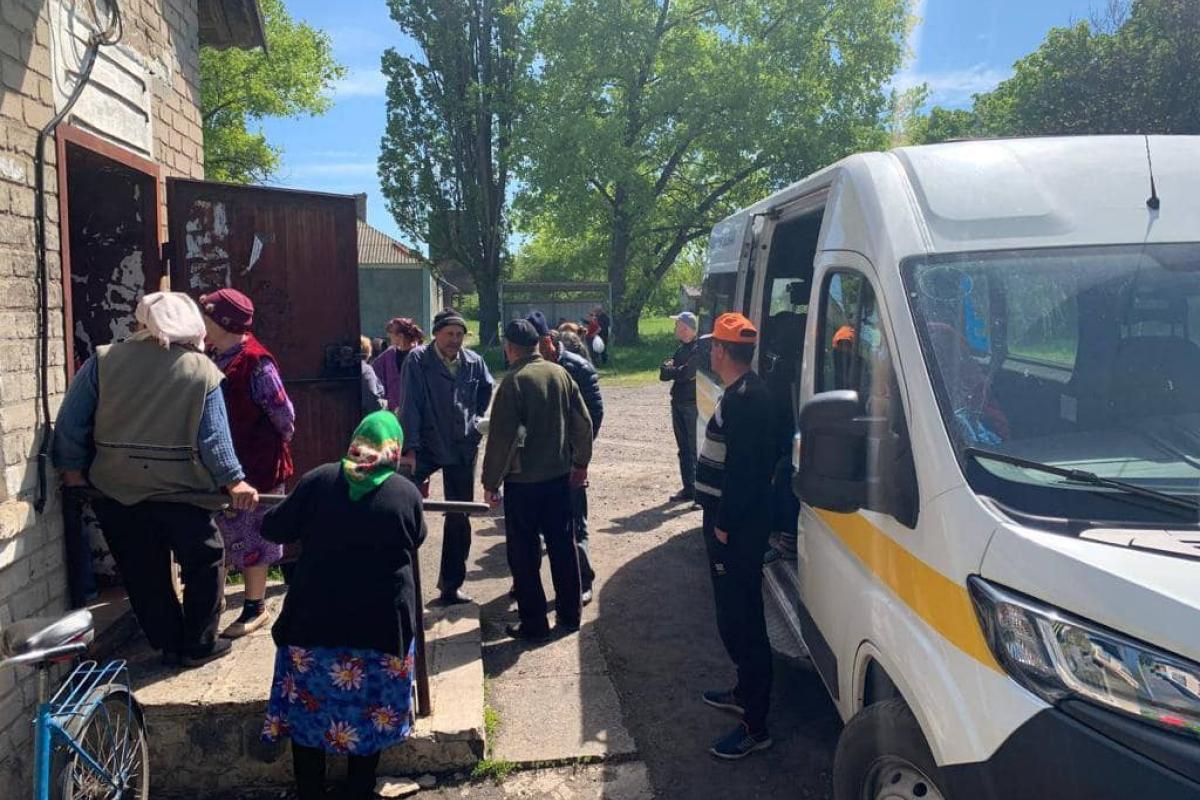 "Сьогодні ризик виправдався": на Попаснянщину вдалося доставити гуманітарну допомогу та евакуювати одну жінку "Сьогодні ризик виправдався": на Попаснянщину вдалося доставити гуманітарну допомогу та евакуювати одну жінку