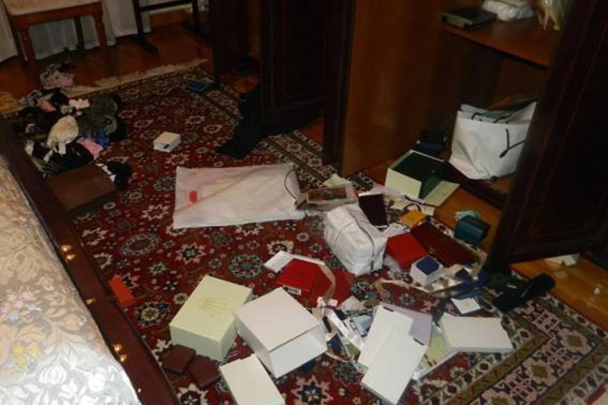 Лисичанськ та Сєверодонецьк охопило масове мародерство - "чистять" квартири, грабують магазини Лисичанськ та Сєверодонецьк охопило масове мародерство - "чистять" квартири, грабують магазини