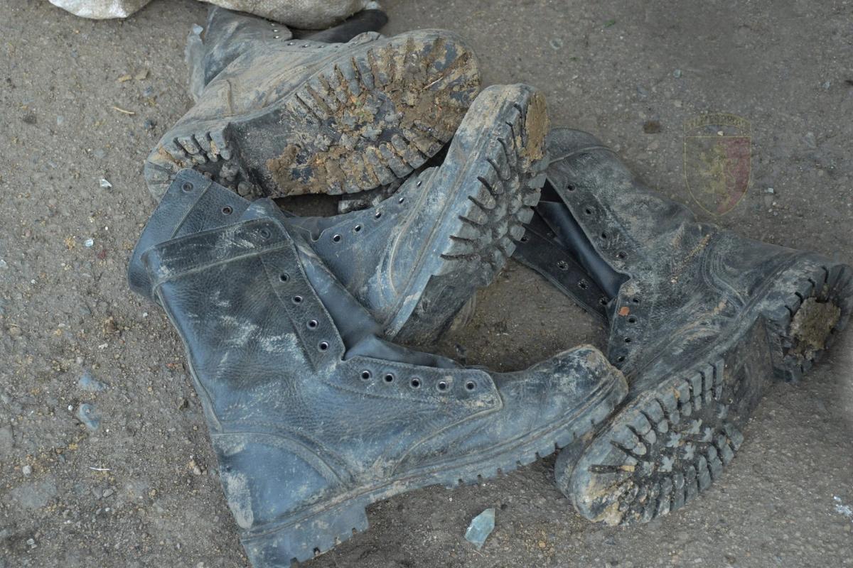 "Від них залишилися лише "кірзаки" і 200 рублів": на Луганщині ліквідовано групу російських десантників "Від них залишилися лише "кірзаки" і 200 рублів": на Луганщині ліквідовано групу російських десантників