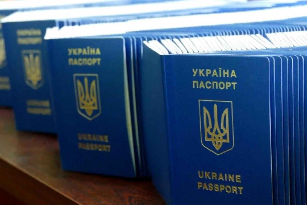 Военнообязанных украинцев, которые выехали из страны, предлагают лишить гражданства Военнообязанных украинцев, которые выехали из страны, предлагают лишить гражданства