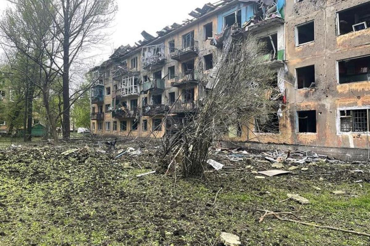 На Донетчине в результате обстрелов погибли 10 человек, среди погибших 2 ребенка На Донетчине в результате обстрелов погибли 10 человек, среди погибших 2 ребенка