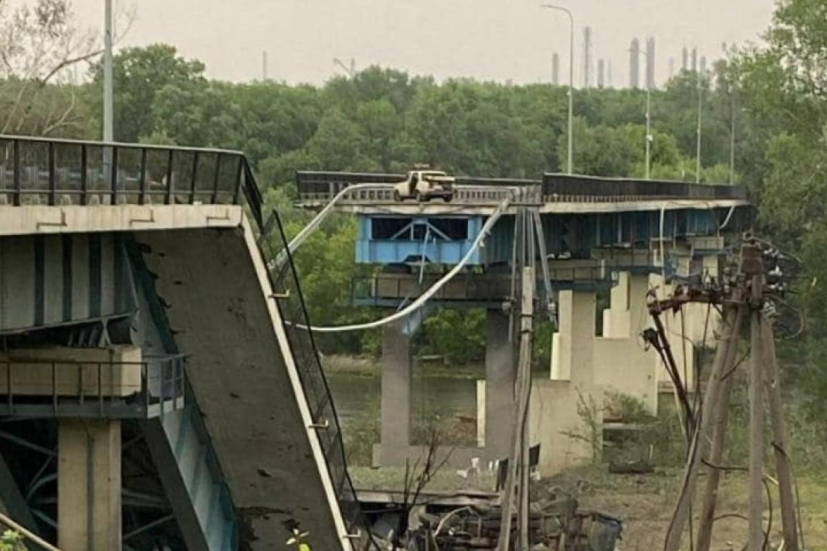 Окупанти зруйнували міст між Лисичанськом та Сєвєродонецьком, - Гайдай Окупанти зруйнували міст між Лисичанськом та Сєвєродонецьком, - Гайдай