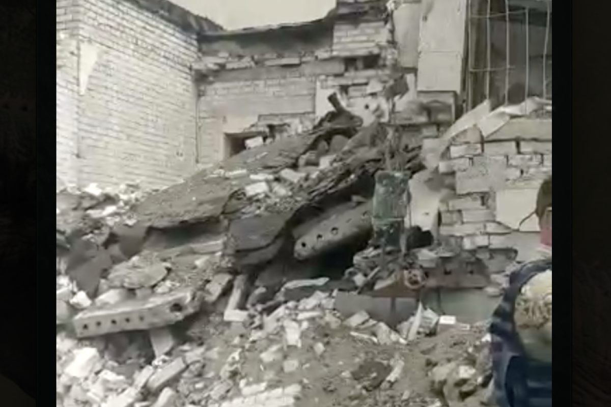 Россияне нанесли авиаудар по кинотеатру "Дружба" в Лисичанске, есть погибшие Россияне нанесли авиаудар по кинотеатру "Дружба" в Лисичанске, есть погибшие