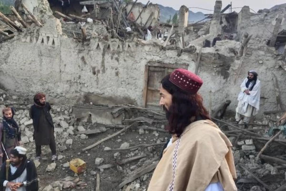 В Афганістані стався сильний землетрус, загинули сотні людей В Афганістані стався сильний землетрус, загинули сотні людей
