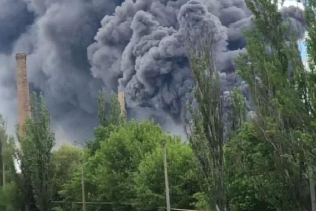 Ворожим авіаобстрілом зруйновано склади з гуманітарною допомогою: Гайдай про ситуацію в Лисичанську Ворожим авіаобстрілом зруйновано склади з гуманітарною допомогою: Гайдай про ситуацію в Лисичанську