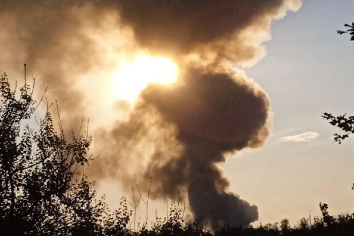 На Луганщині в окупованому Хрустальному знищено склад боєприпасів бойовиків На Луганщині в окупованому Хрустальному знищено склад боєприпасів бойовиків