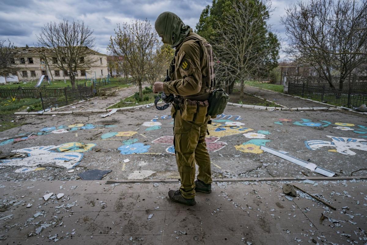 Ворог вів наступ у напрямку Лисичанська та штурмував Сєвєродонецьк: Генштаб про поточну ситуацію на фронтах