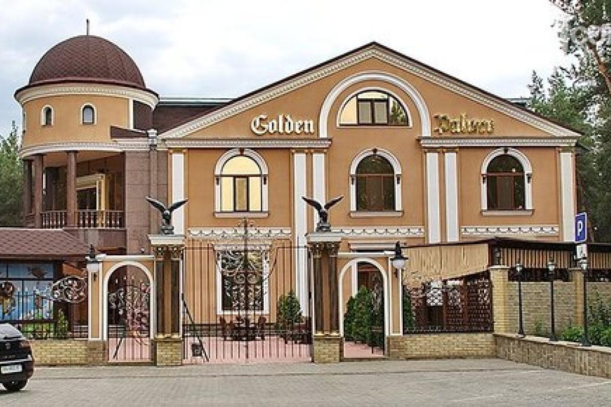 Россияне разрушили одни из наиболее презентабельных ресторанов в Северодонецке (фото)