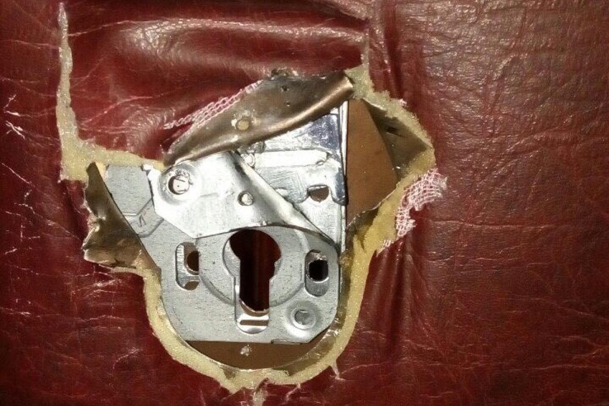 Розкриті майже кожні двері: результати "роботи" мародерів у Сєвєродонецьку (відео) Розкриті майже кожні двері: результати "роботи" мародерів у Сєвєродонецьку (відео)