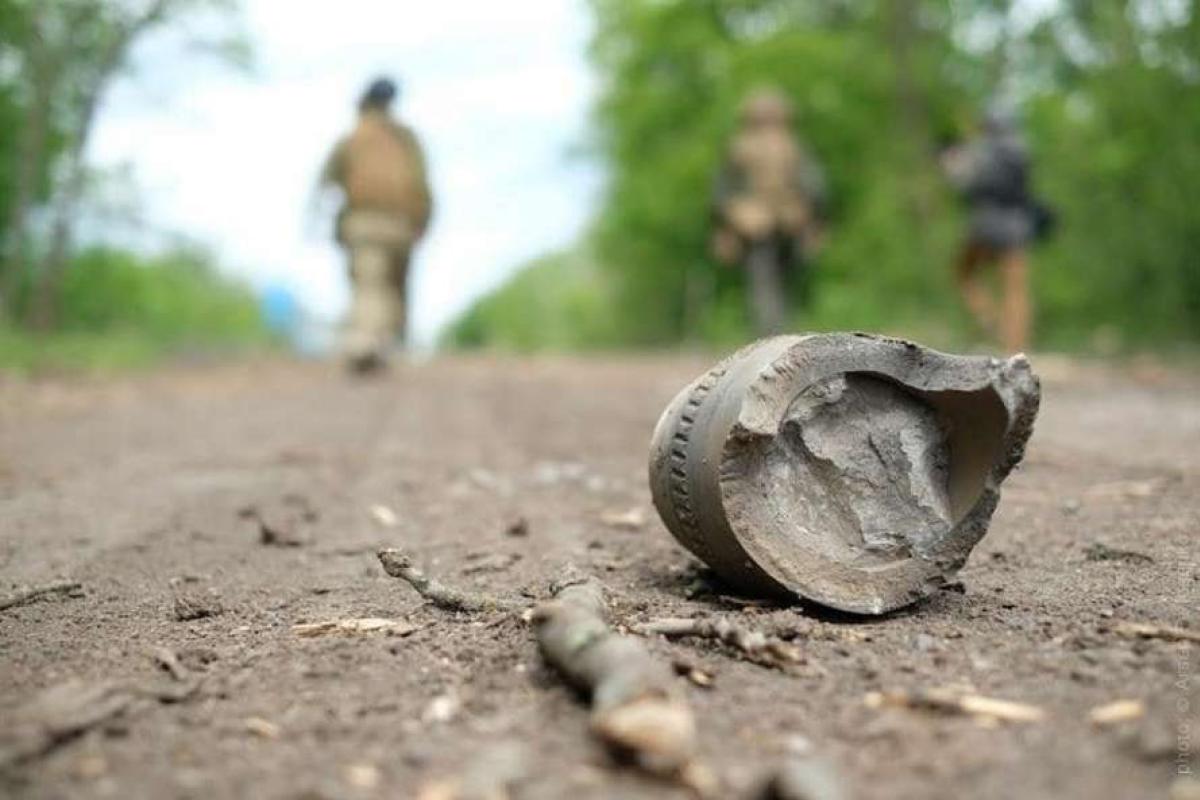 Окупанти знову провалили спробу взяти під контроль трасу "Лисичанськ - Бахмут", тепер відмовляються йти в атаку Окупанти знову провалили спробу взяти під контроль трасу "Лисичанськ - Бахмут", тепер відмовляються йти в атаку