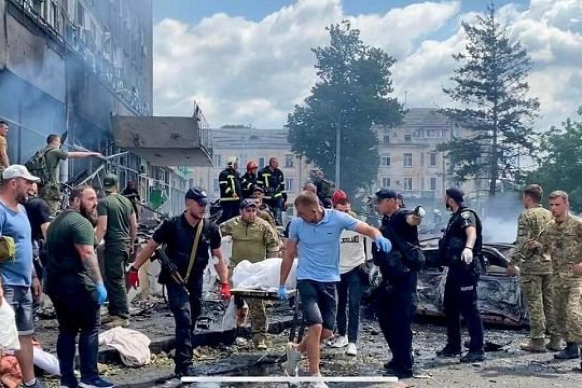 В Виннице завершили разбор завалов после ракетного удара: отчет спасателей В Виннице завершили разбор завалов после ракетного удара: отчет спасателей