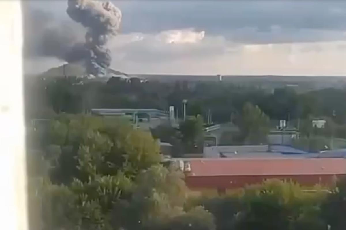 В Горловке уничтожен вражеский склад боерипасов - видео В Горловке уничтожен вражеский склад боерипасов - видео