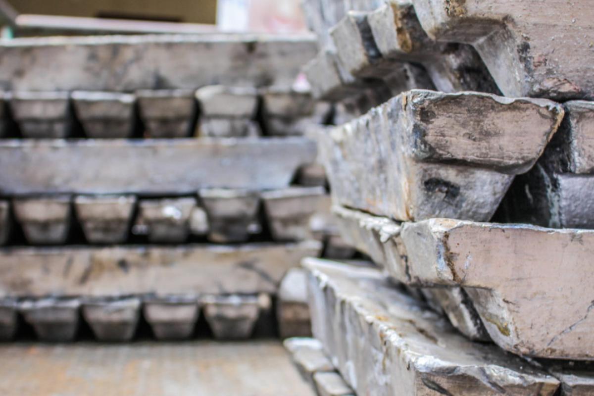 Из-за санкций в России остановил работу крупнейший завод по производству свинца Из-за санкций в России остановил работу крупнейший завод по производству свинца