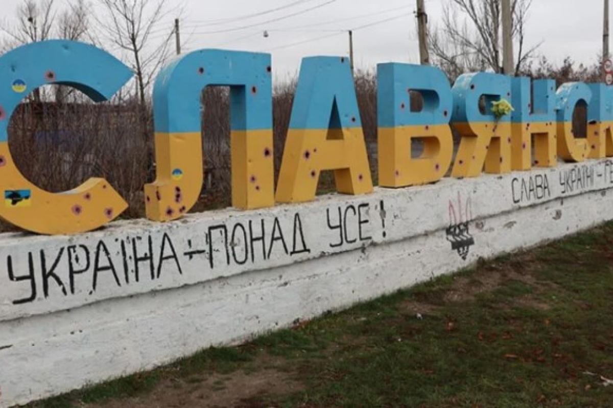 Масований обстріл Слов'янська: мешканців просять залишатися в укриттях