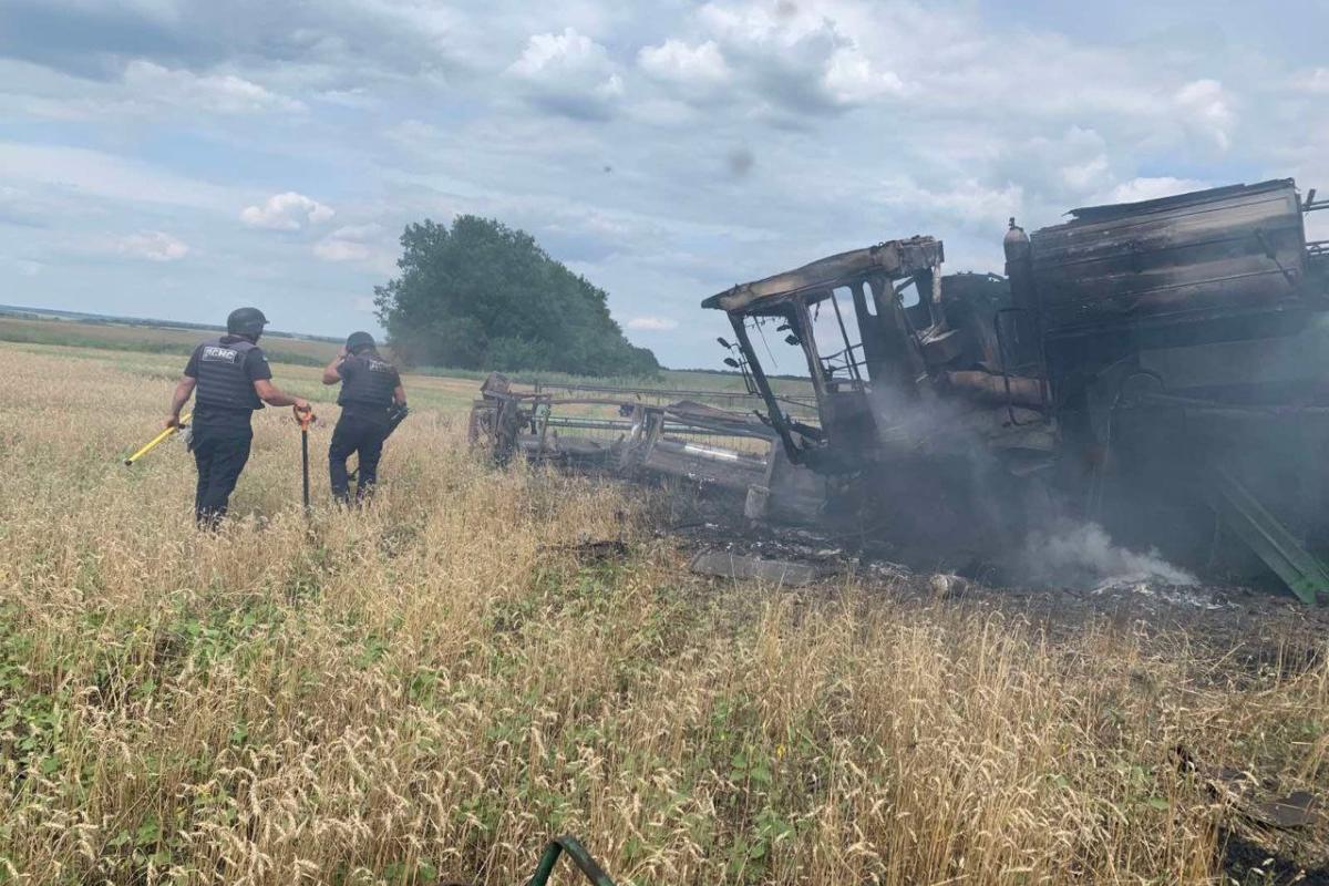 В Харьковской области на мине подорвался комбайн, пострадал комбайнер