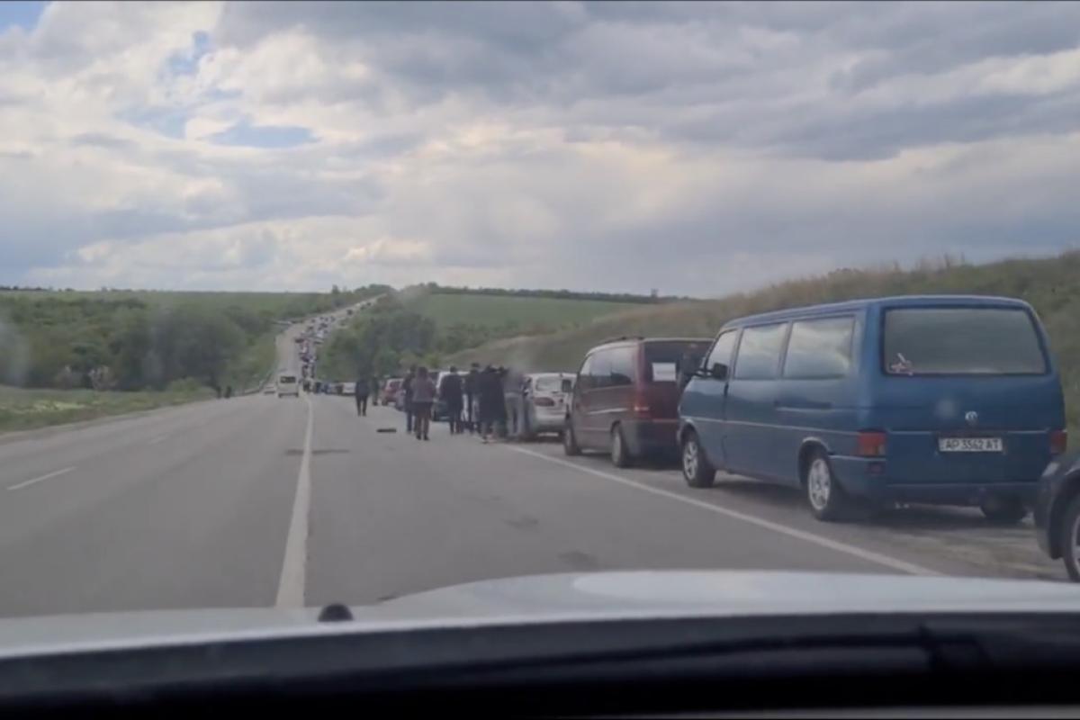 На блокпосте оккупантов в Васильевке умерло уже 10 человек, которые хотели эвакуироваться На блокпосте оккупантов в Васильевке умерло уже 10 человек, которые хотели эвакуироваться