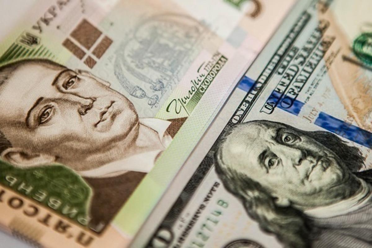 Долар в Україні дешевшає: актуальний курс валют Долар в Україні дешевшає: актуальний курс валют