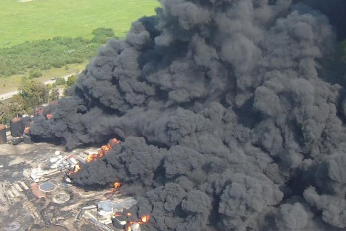 На Кубі вже кілька днів не можуть впоратися з пожежею на базі зберігання нафти