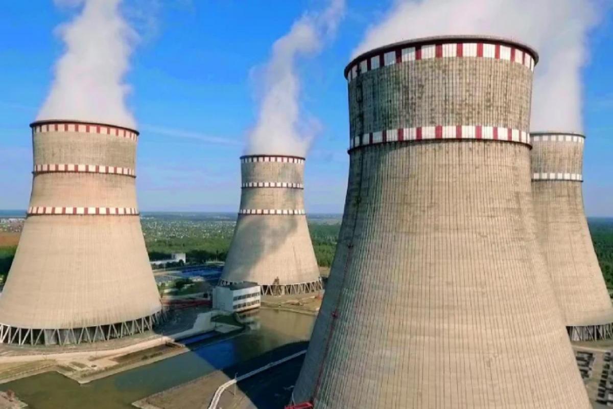 Росіяни знову обстріляли Запорізьку АЕС, зафіксовано загалом 10 "прильотів" Росіяни знову обстріляли Запорізьку АЕС, зафіксовано загалом 10 "прильотів"