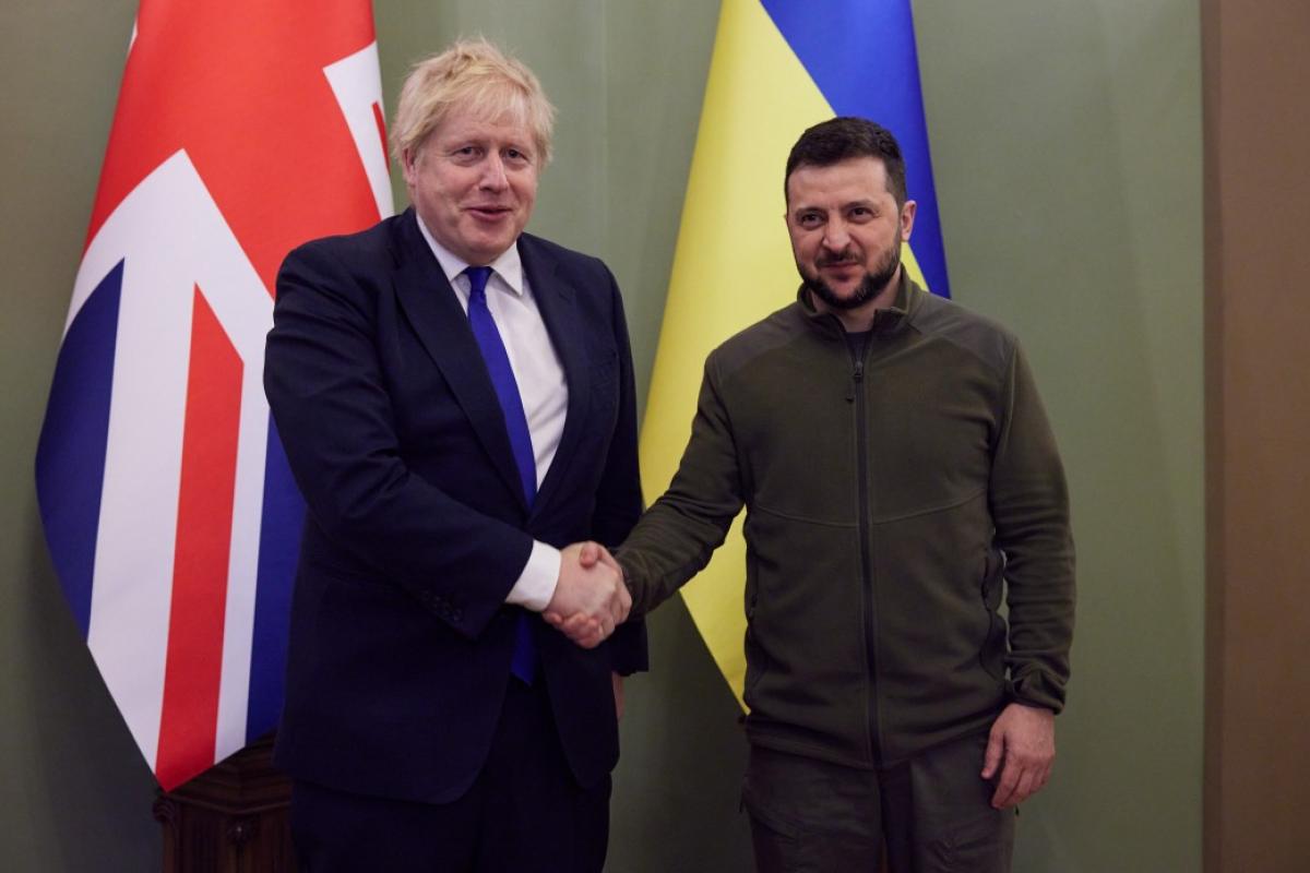 В Киев приехал премьер-министр Британии Джонсон В Киев приехал премьер-министр Британии Джонсон