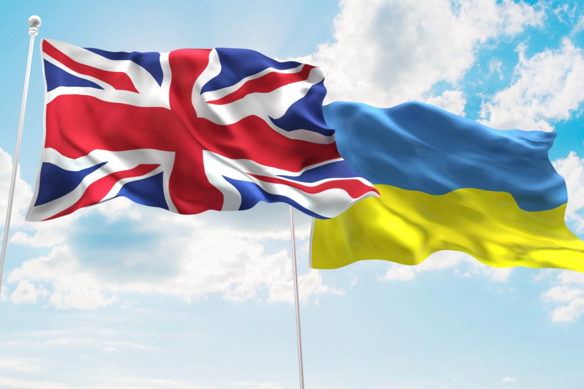 Великобритания выделит 3 млрд фунтов для помощи Украине Великобритания выделит 3 млрд фунтов для помощи Украине