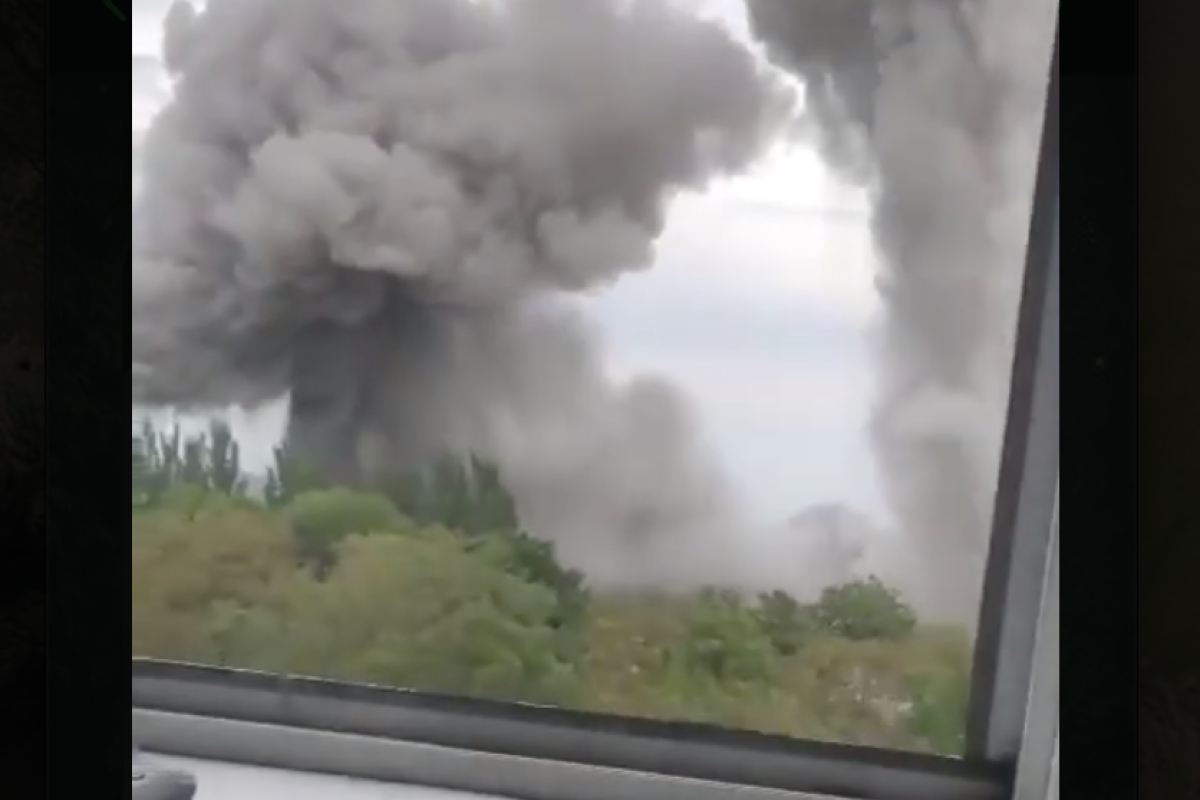 У мережі з'явилося відео моменту вчорашньої "бавовни" у Лисичанську У мережі з'явилося відео моменту вчорашньої "бавовни" у Лисичанську
