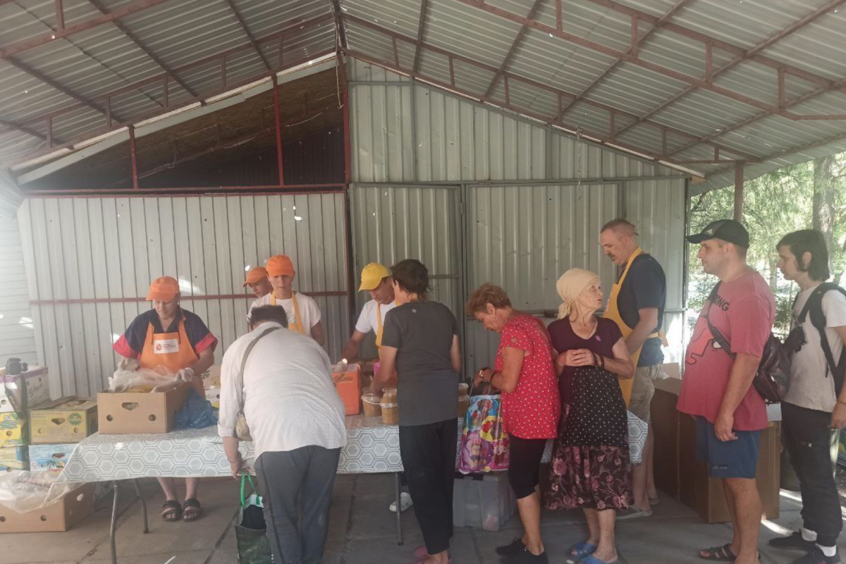 Окупанти відкрили у Сєвєродонецьку ще один пункт видачі гарячої їжі Окупанти відкрили у Сєвєродонецьку ще один пункт видачі гарячої їжі