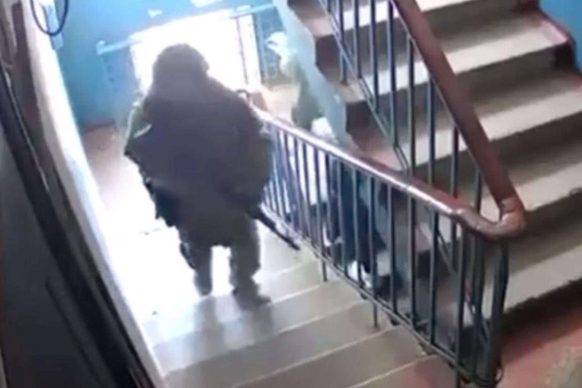 "Референдум" под дулом автомата: как оккупанты собирают "голоса" за присоединение к РФ "Референдум" под дулом автомата: как оккупанты собирают "голоса" за присоединение к РФ