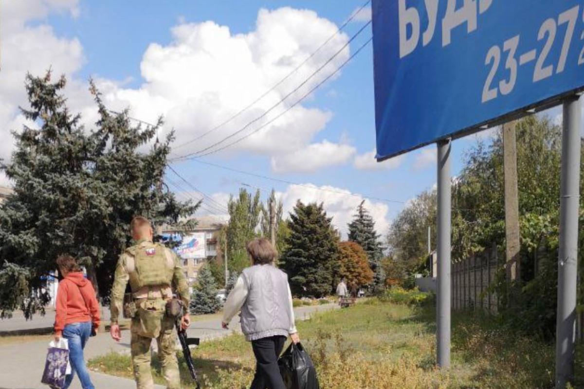 В Мариуполе по домам ходят автоматчики, заставляют голосовать "правильно", - мэр В Мариуполе по домам ходят автоматчики, заставляют голосовать "правильно", - мэр