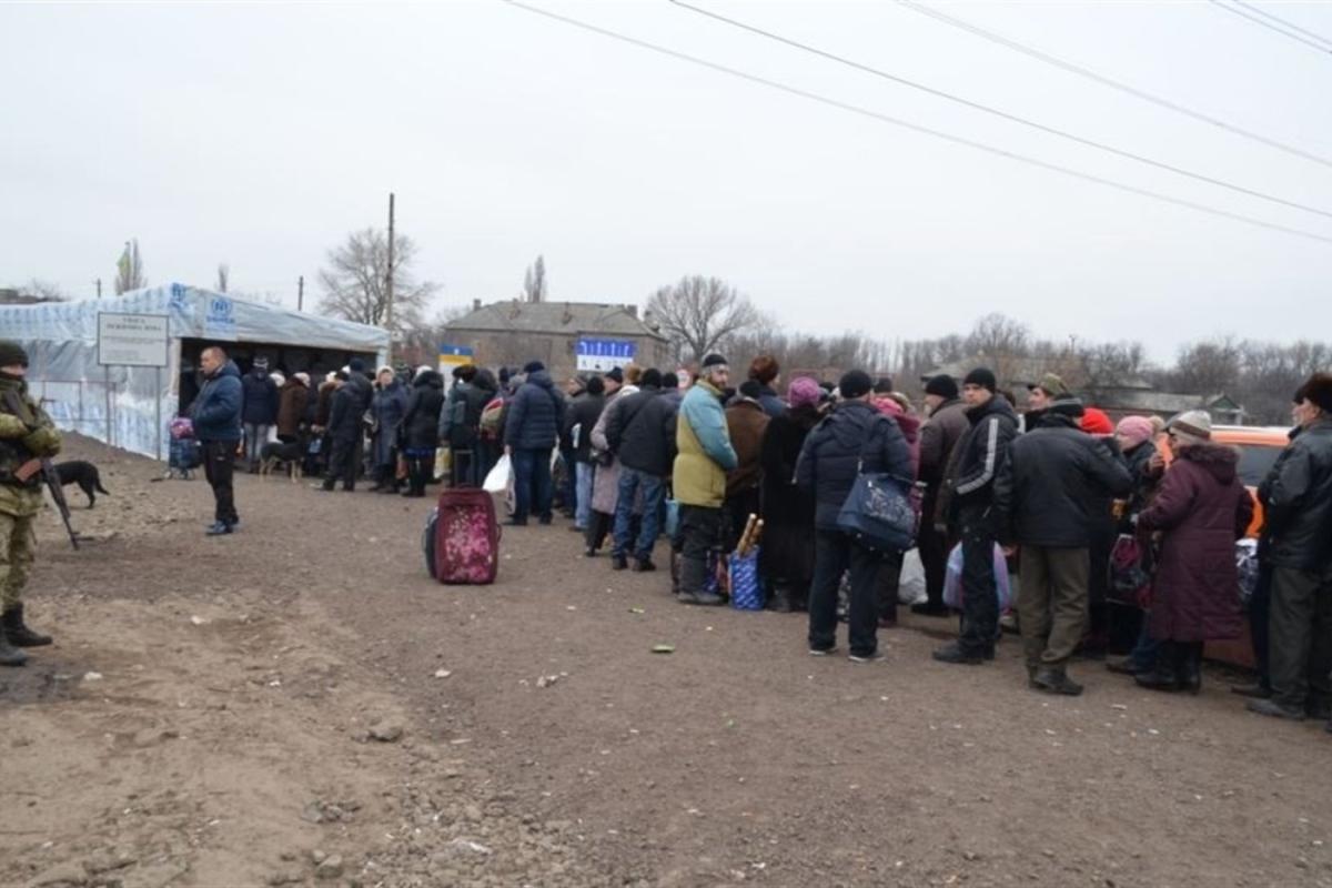 На блокпосту в Васильевке россияне перестали выпускать мужчин до 35 лет На блокпосту в Васильевке россияне перестали выпускать мужчин до 35 лет