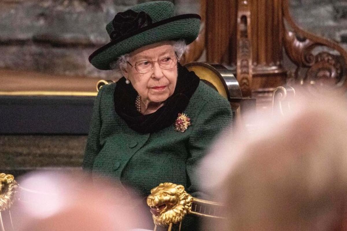 Здоровье Елизаветы II пошатнулось, к королеве срочно вызваны родственники