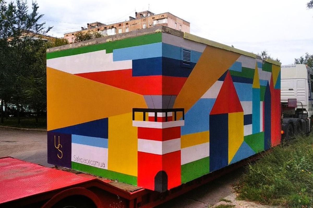 У Миколаєві встановили першу зупинку громадського транспорту з укриттям У Миколаєві встановили першу зупинку громадського транспорту з укриттям