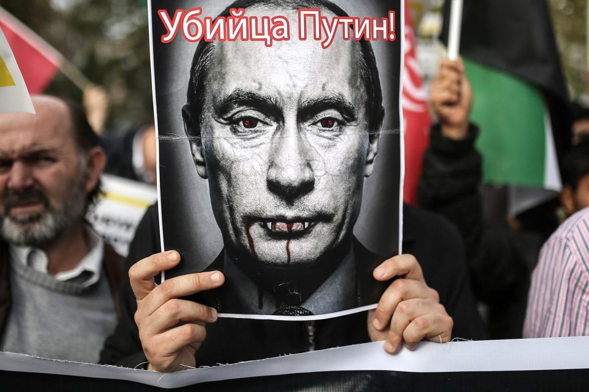 "Путін - убивця, який посилає нас на війну": росіяни масово тікають з країни "Путін - убивця, який посилає нас на війну": росіяни масово тікають з країни