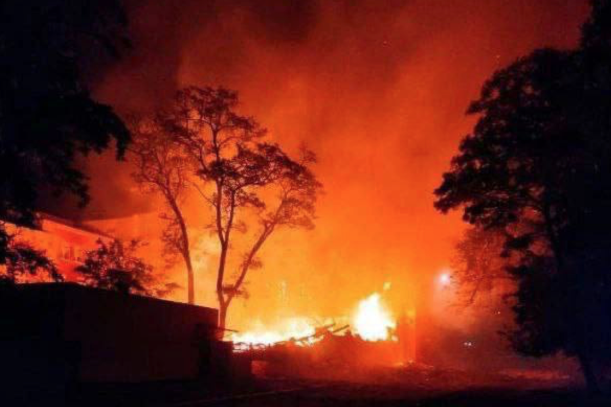 "Дивовижна ніч": в окупованій Кадіївці та на Новоайдарщині - "бавовна" "Дивовижна ніч": в окупованій Кадіївці та на Новоайдарщині - "бавовна"