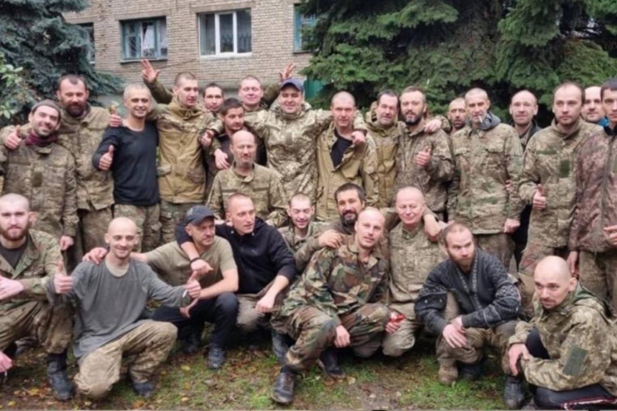 Очередной обмен пленными: домой вернулись 32 украинских военных