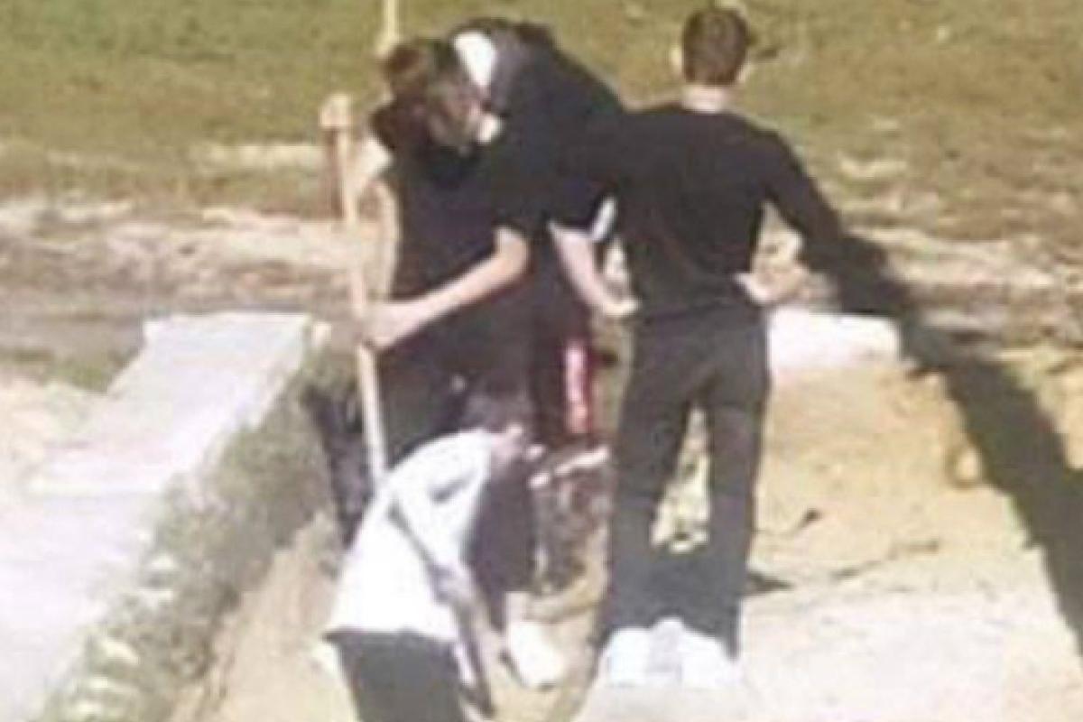 В одном из городов Луганщины школьников заставляют копать окопы для российских военных, - СМИ В одном из городов Луганщины школьников заставляют копать окопы для российских военных, - СМИ