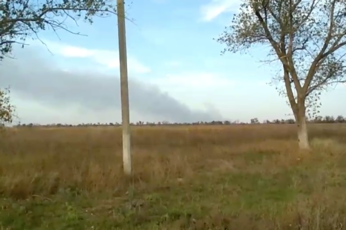 На залізничній станції поблизу Маріуполя пролунали вибухи, чути звуки детонації На залізничній станції поблизу Маріуполя пролунали вибухи, чути звуки детонації