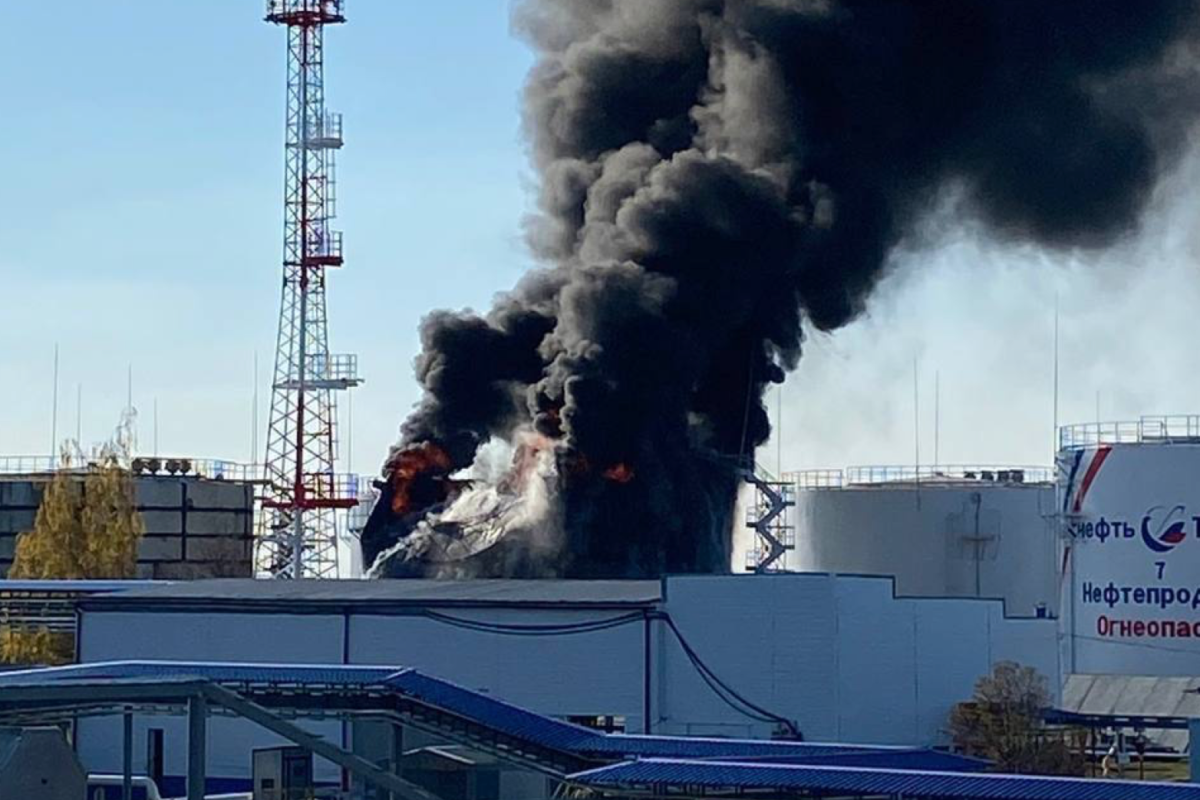 В российском Белгороде снова неспокойно - горит нефтебаза
