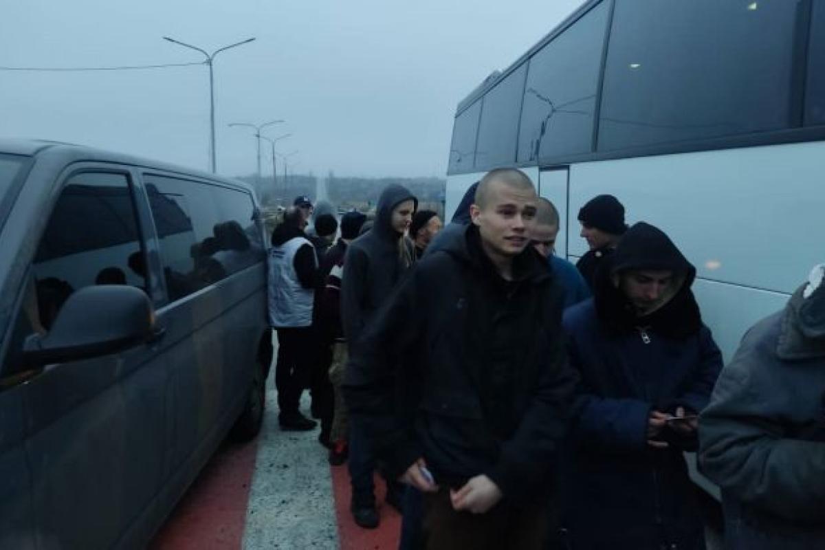 Україна повернула з російського полону ще 35 військових та одного цивільного Україна повернула з російського полону ще 35 військових та одного цивільного