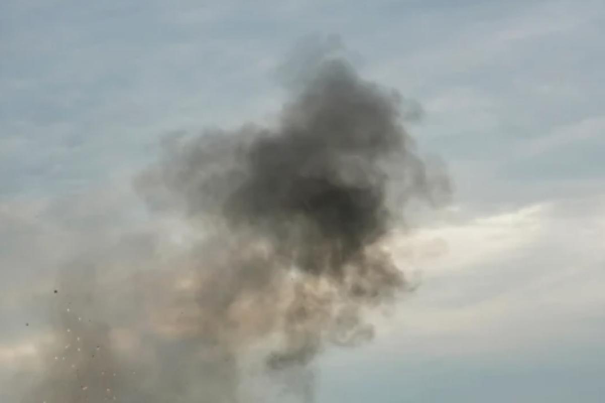 В Запорожье во время воздушной тревоги прогремели взрывы В Запорожье во время воздушной тревоги прогремели взрывы