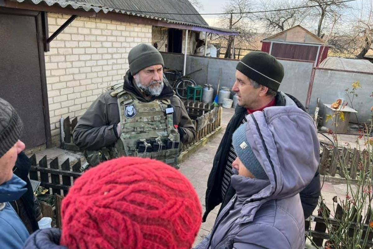 "Обстрелы продолжаются, прилетает до сих пор": Гайдай посетил освобожденные села Луганщины